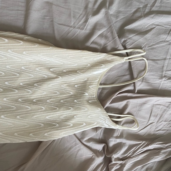Cream, backless, velvet maxi dress UO SizeXS NWT - Picture 3 of 5